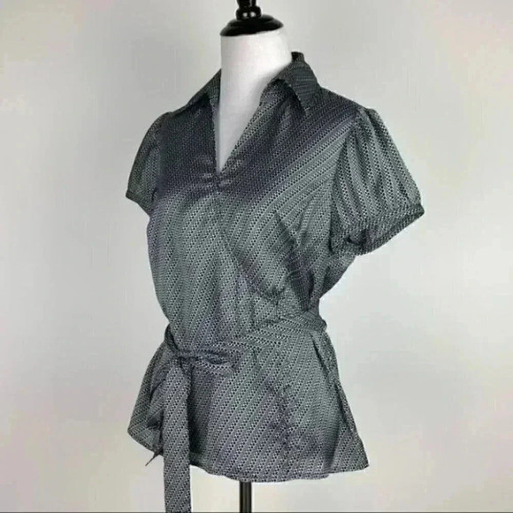 Ann Taylor Loft top size 12P black white geometric - Picture 6 of 10